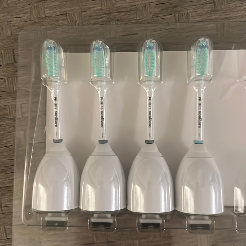 Phillips Sonicare E-series set of 4 Replacement heads